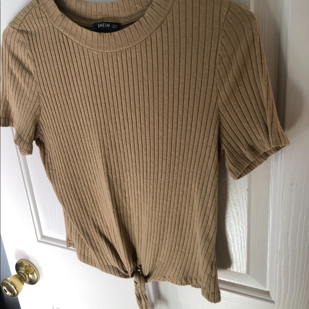 Cropped ribbed tan shirt